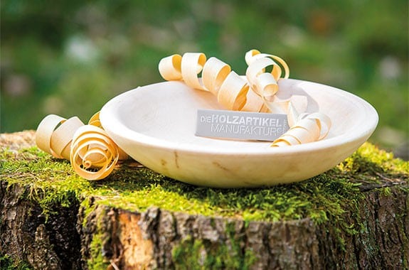 Zirbenholzschale in der Natur